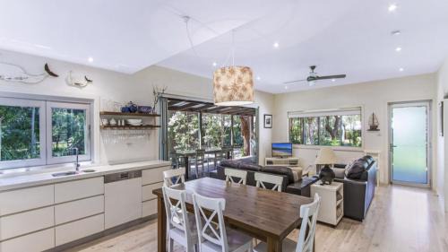 Pearl Beach House | Coastal Chic Holiday Cottage