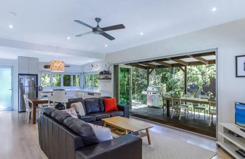 Pearl Beach House | Coastal Chic Holiday Cottage