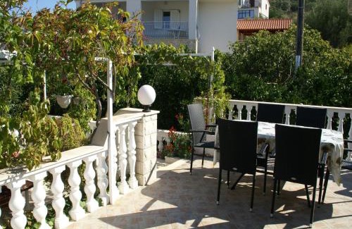 Vinisce Apartment | Coastal Comfort in Vinišće