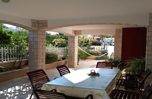 Vinisce Apartment | Coastal Comfort in Vinišće