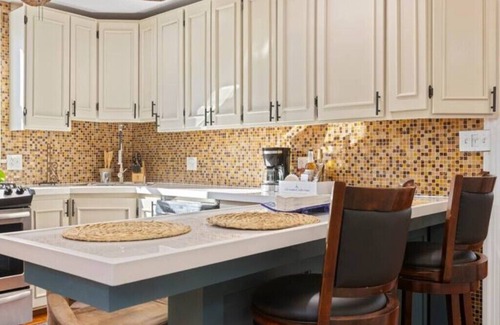 Pleasantville House | Coastal Cottage in West Atlantic Cityn