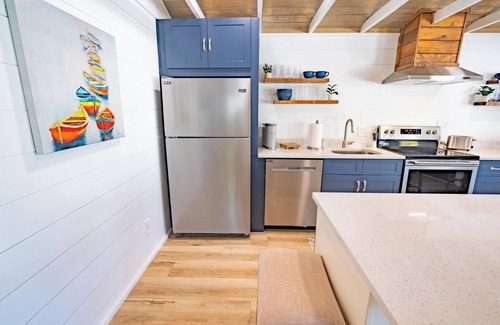 Bel Air House | Coastal Cottage 500 Steps from the Beach