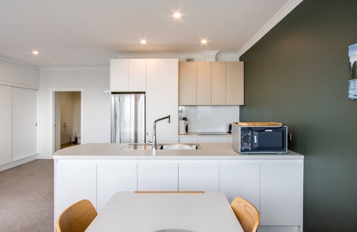 Bluff Hill House | Coastal Crib - Napier Holiday Apartment