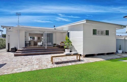 Long Jetty Apartment | Coastal Escape - 3 Bedroom Home