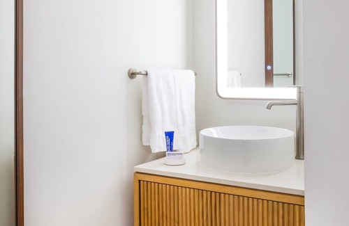 Islamorada Hotel | Coastal Gem! Water Activities Onsite, Pool, Private Patio, Pets Allowed!