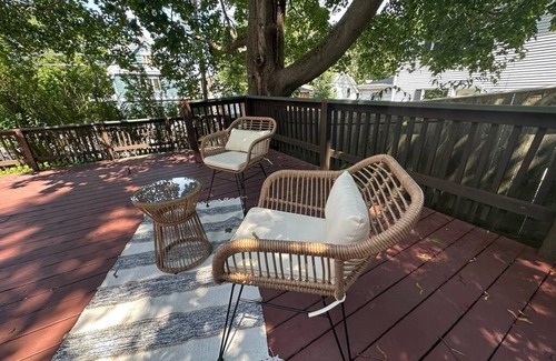 Swampscott Apartment | Coastal Getaway: walk to beach and town