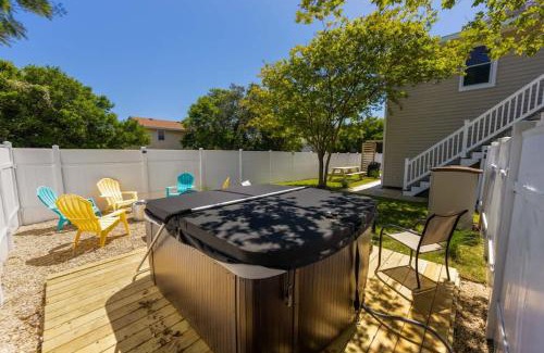 Colington House | Coastal Luxury Hot Tub Fire Pit & 5Min to Beach
