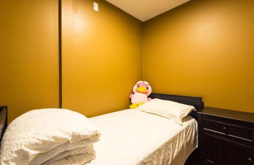 Crescent Beach Apartment | Coastal Luxury Suite White Rock