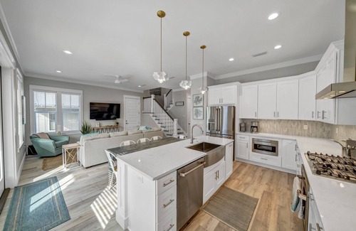 Lakeside at Blue Mountain Beach House | Coastal Luxury on 30A: 4br/4ba: golf cart, walk to beach, shopping, & dining!