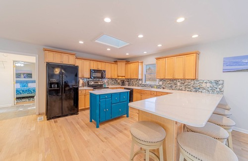 Lewes House | Coastal Quarters-Units 1 & 2-5BR house & 2BR unit-Sleeps 18 total, yard,fire pit