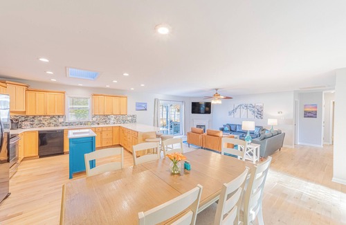 Lewes House | Coastal Quarters-Units 1 & 2-5BR house & 2BR unit-Sleeps 18 total, yard,fire pit