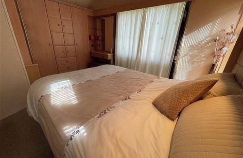 Cayton Bay Cabin | Coastal Retreat at Cayton Bay