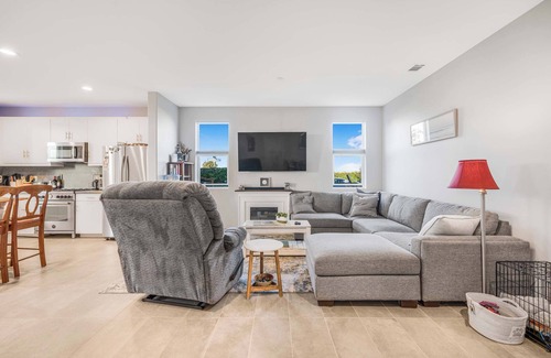 Callender House | Coastal Retreat - Sauna, Fire Pit & Outdoor Lounge