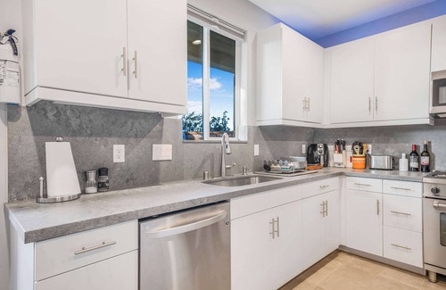 Callender House | Coastal Retreat - Sauna, Fire Pit & Outdoor Lounge