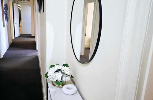 Bendigo House | Cobb&CoHouse-Goldfields ExecutiveStay Ideal for Families &Work Crews