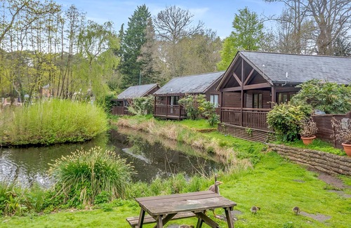 Tilford Ski Chalet | Cobbett Contemporary Premier