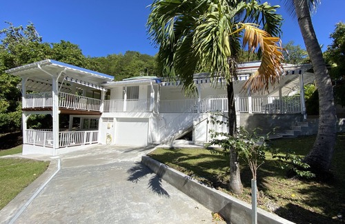Bas Vent Apartment | Coco-mango Apt A . Vue sur mer à 250 m de la Plage de la Perle