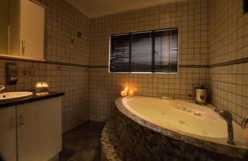 Hartbeespoort House | Cocomo Guesthouse, Spa and Conference Centre