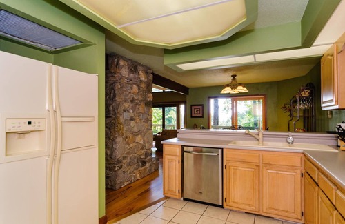 Fletcher House | Cold Moose Cabin- 20 Min. to Asheville, EV Charger, Mountain views from 3 decks