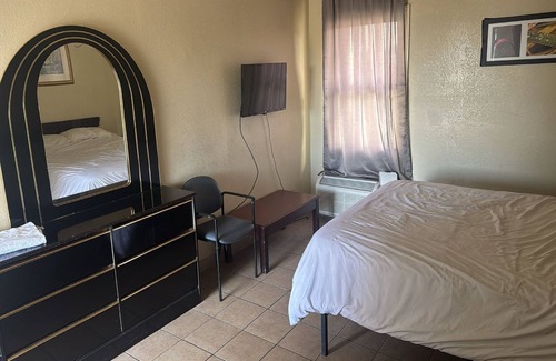 Dallas Hotel | Cole Manor Motel By Oyo Love Field Market Center