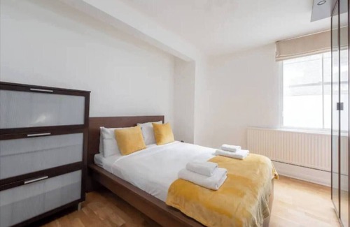 Brompton & Hans Town Apartment | Colebrook Court