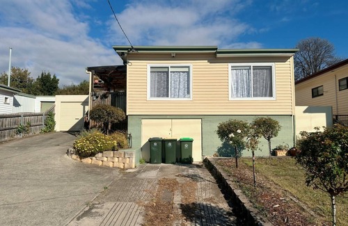 Hobart House | Coleman Comfort Hub - close to City&Air port