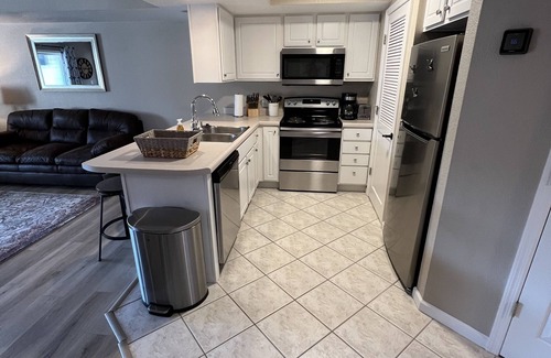 Lakeland Condo | Colin & Beth’s lake getaway