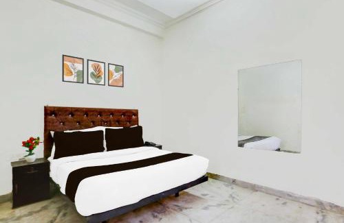 Delhi Hotel | Collection O Johri Enclave Metro Station Second Home