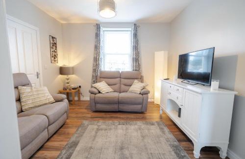 Bessbrook Apartment | College Square, Terrace House