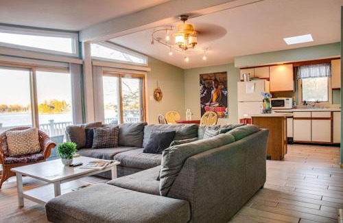 Colonial Beach House | Colonial Beach Bay house with views & canoe