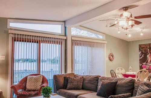 Colonial Beach House | Colonial Beach Bay house with views & canoe