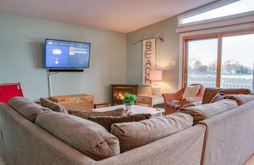 Colonial Beach House | Colonial Beach Bay house with views & canoe