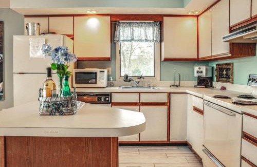 Colonial Beach House | Colonial Beach Bay house with views & canoe