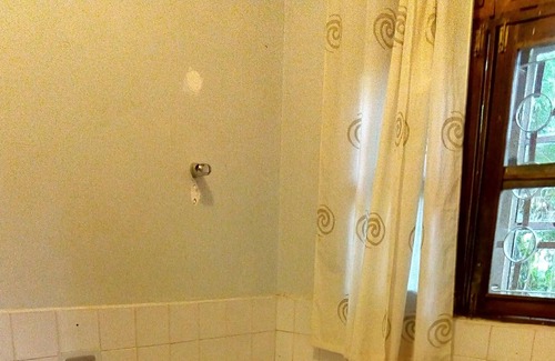 Entebbe House | Colonial Residence