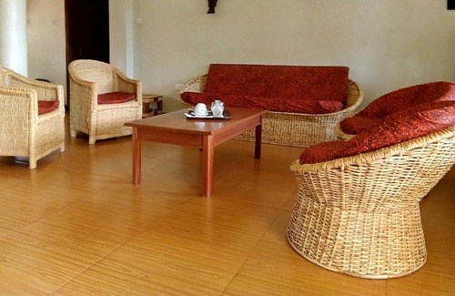 Entebbe House | Colonial Residence