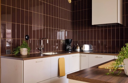 Sundsberg Apartment | Colorful and modern 3br apartment + free parking 30min from Helsinki