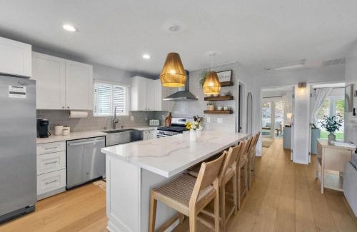 Encinitas House | Colorful & Comfy Gem Close to Beach - Yard - Pkg