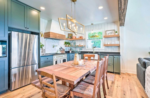 Arrow Point House | Colorful Golden Getaway w/Panoramic Views!