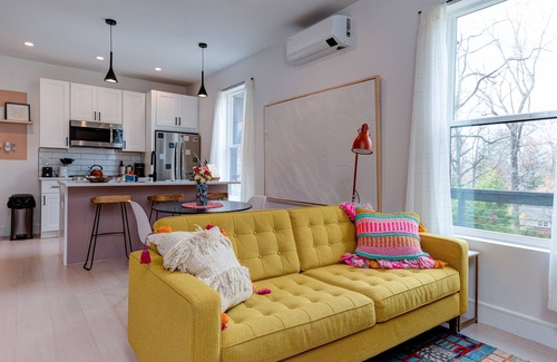 Royal Pines Condo | Colorful modern suite near Blue Ridge Parkway and Biltmore