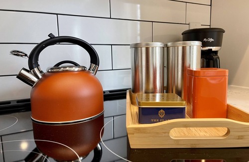 Royal Pines Condo | Colorful modern suite near Blue Ridge Parkway and Biltmore