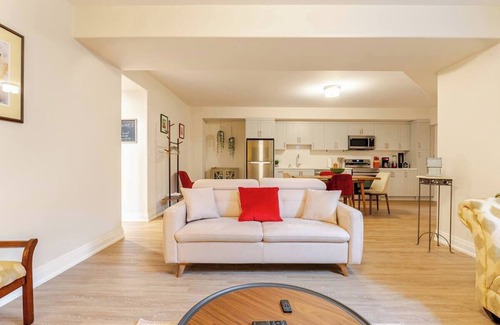 Port Hope Apartment | Colour Cove Retreat | A Cozy Modern Haven for Every Season of Relaxation!