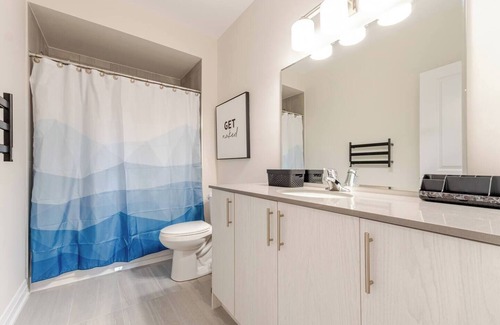 Port Hope Apartment | Colour Cove Retreat | A Cozy Modern Haven for Every Season of Relaxation!