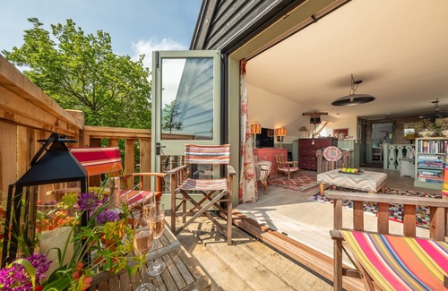 Stansfield Cottage | Colourful and cosy rural hideaway - Aspen Loft