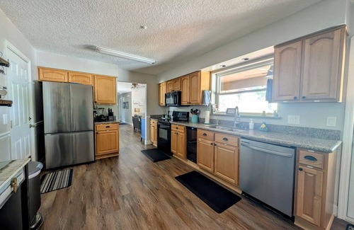 East Arlington House | Come and enjoy your stay at our home on the 18th hole of Blue Sky Golf Club.