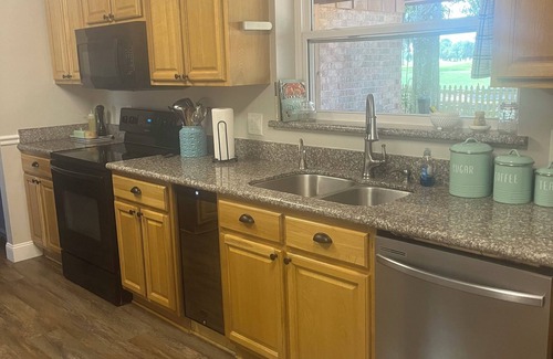 East Arlington House | Come and enjoy your stay at our home on the 18th hole of Blue Sky Golf Club.