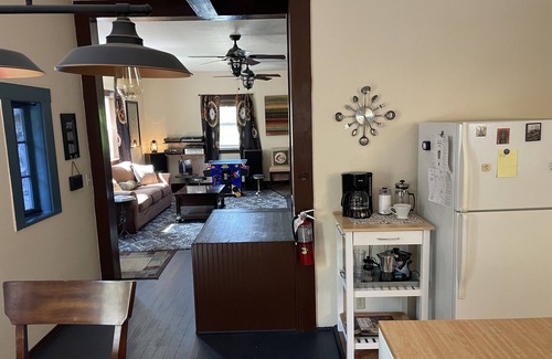 Dunsmuir House | Come and Get your Love! Sleep on a real Waterbed! Only minutes from Mt. Shasta.