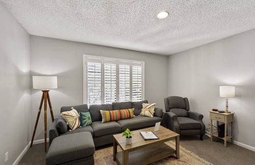 Saint Simons Heights Condo | Come enjoy Island life, stay at condo with pool - Call for monthly discount