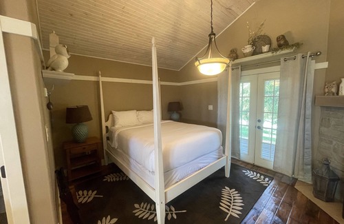 Gallatin Cabin | Come enjoy nature in our luxury studio cabins in Gallatin Missouri