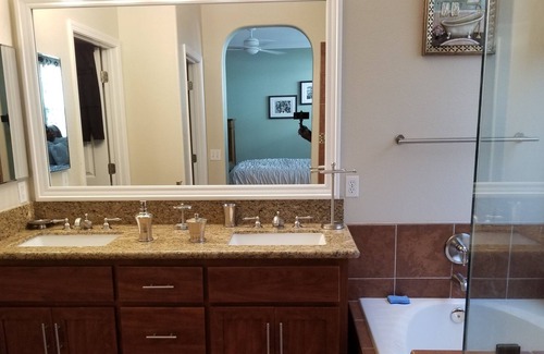 Regency Park House | Come Feel Like Home in Natomas! Minutes to the airport, downtown, and old town.