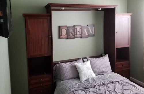 Regency Park House | Come Feel Like Home in Natomas! Minutes to the airport, downtown, and old town.